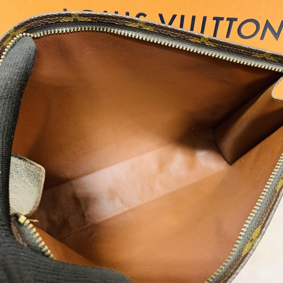 đź’‹Authentic Louis Vuitton Vintage Toiletry 26 - Picture 7 of 13